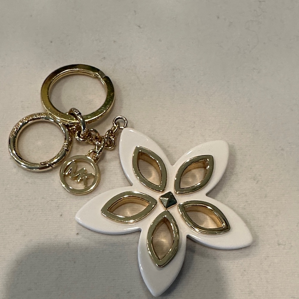 Michael Kors White and Gold Flower Keychain